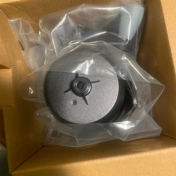 Brand new Pampered Chef veggie spiralizer - Picture 4 of 5